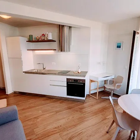 Luxury - Few Minutes From The Sea Apartment Porec