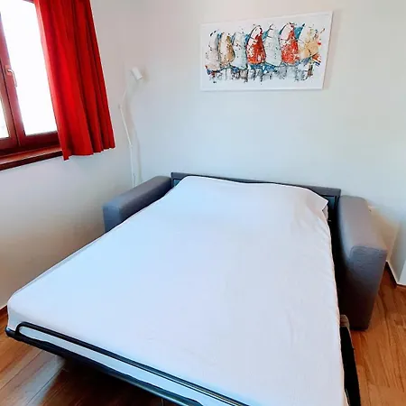 Modern Renovated 5 Min Walk To Private Parking *