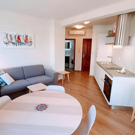 Modern Renovated 5 Min Walk To Private Parking ポレッチ