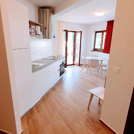 アパート Modern Renovated 5 Min Walk To Private Parking ポレッチ