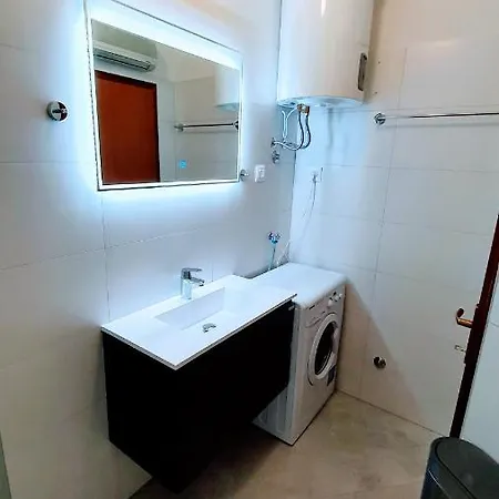 Modern Renovated 5 Min Walk To Private Parking ポレッチ